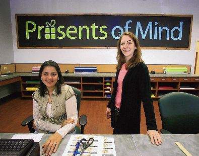 Presents of Mind register and gift wrapping area Bilde