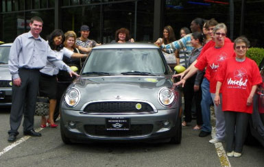 The group of recipients of the MINI Electric vehicles of Community Options, Inc.
