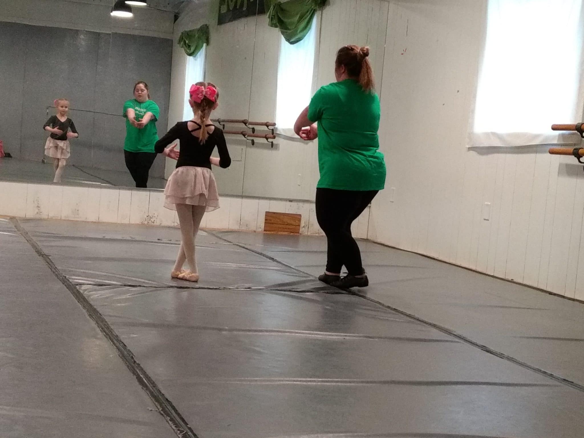 Nikki teaches Ballet and Tap to a class of five and six-year-olds