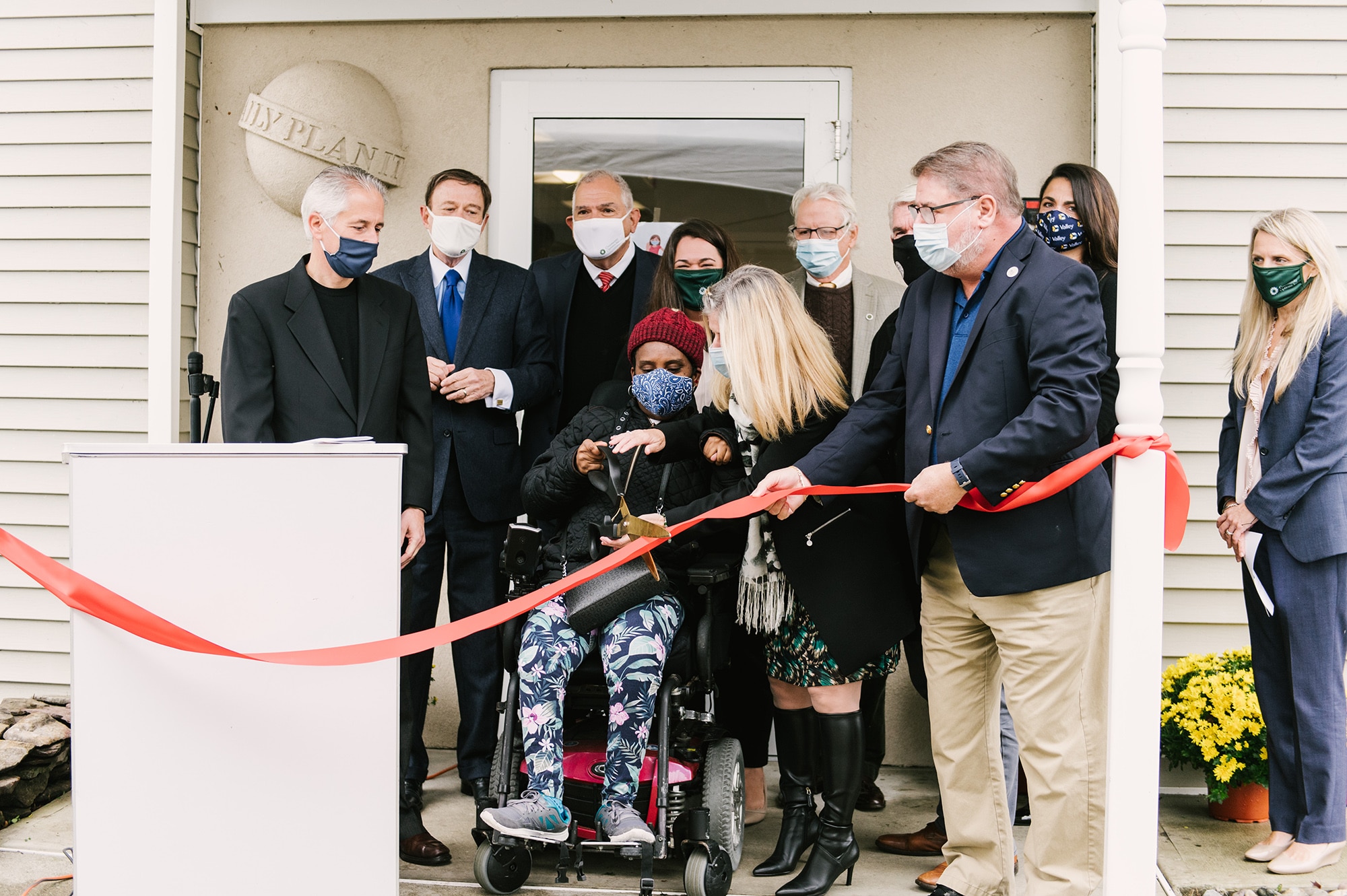 Community Options Enterprises formally launched The Daily Plan It at 41 Williams Street in Wayne – a unique entrepreneurial business that provides job training and competitive integrated employment to people with disabilities. Officials of the nonprofit were joined at the formal ribbon cutting by New Jersey state Senator Kirstin Corrado, Assemblyman Kevin J. Rooney Jr., Assemblyman Christopher DePhillips and Wayne Mayor Christopher Vergano.