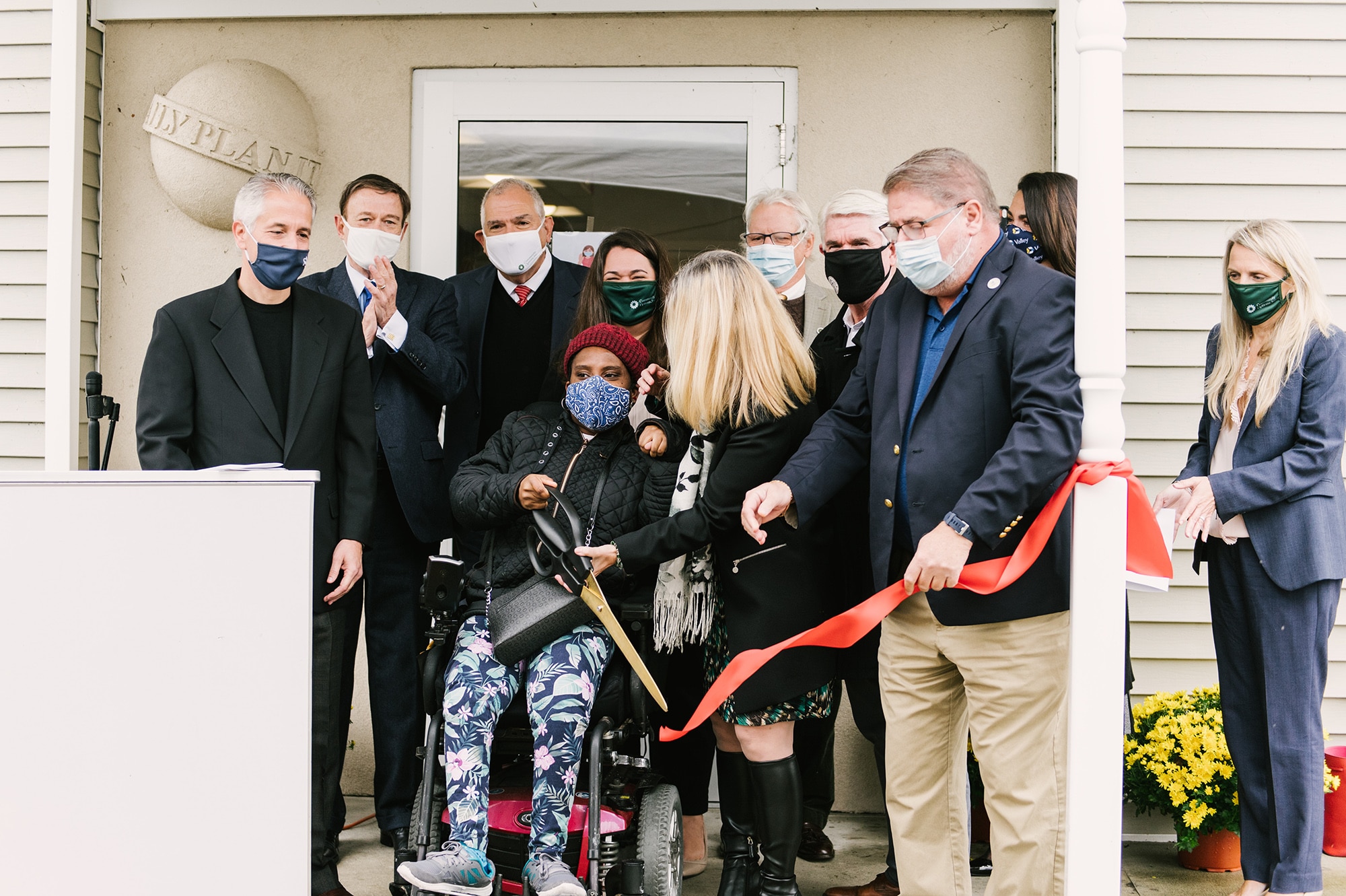 Community Options Enterprises formally launched The Daily Plan It at 41 Williams Street in Wayne – a unique entrepreneurial business that provides job training and competitive integrated employment to people with disabilities. Officials of the nonprofit were joined at the formal ribbon cutting by New Jersey state Senator Kirstin Corrado, Assemblyman Kevin J. Rooney Jr., Assemblyman Christopher DePhillips and Wayne Mayor Christopher Vergano.