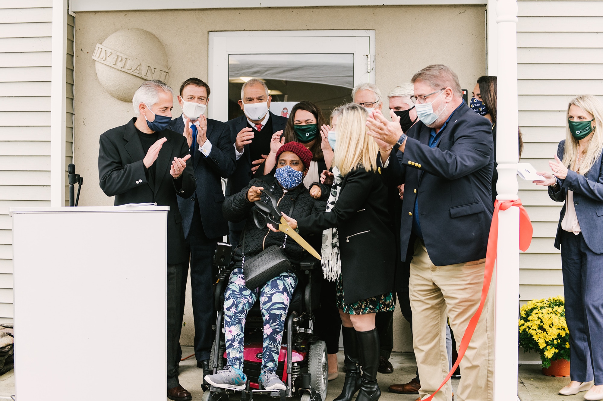 Community Options Enterprises formally launched The Daily Plan It at 41 Williams Street in Wayne – a unique entrepreneurial business that provides job training and competitive integrated employment to people with disabilities. Officials of the nonprofit were joined at the formal ribbon cutting by New Jersey state Senator Kirstin Corrado, Assemblyman Kevin J. Rooney Jr., Assemblyman Christopher DePhillips and Wayne Mayor Christopher Vergano.