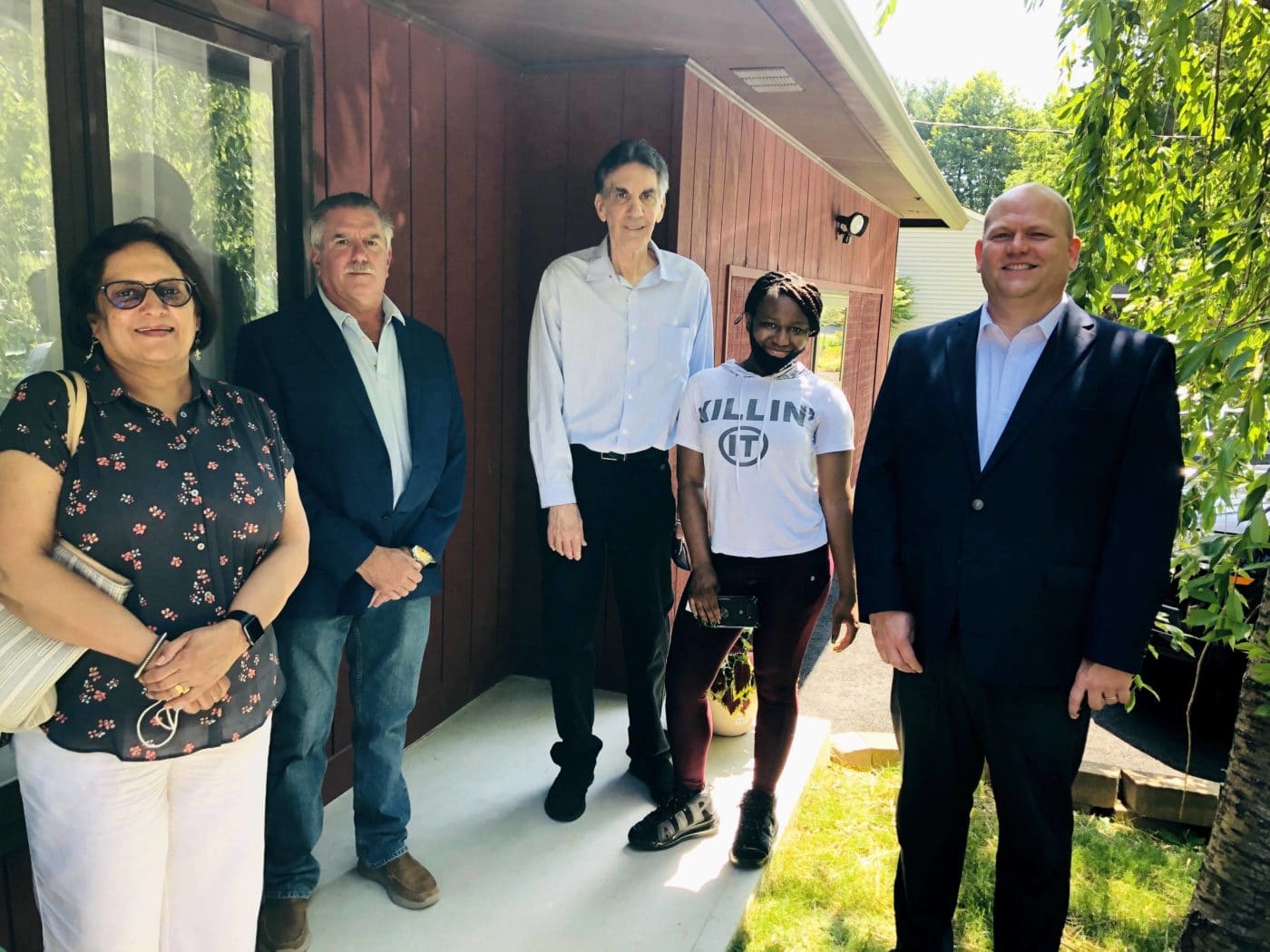 Ann Grover, Ken Bierman, Ron Schmalz, and Bryan Bidlack join Veronica McLean outside her new home.